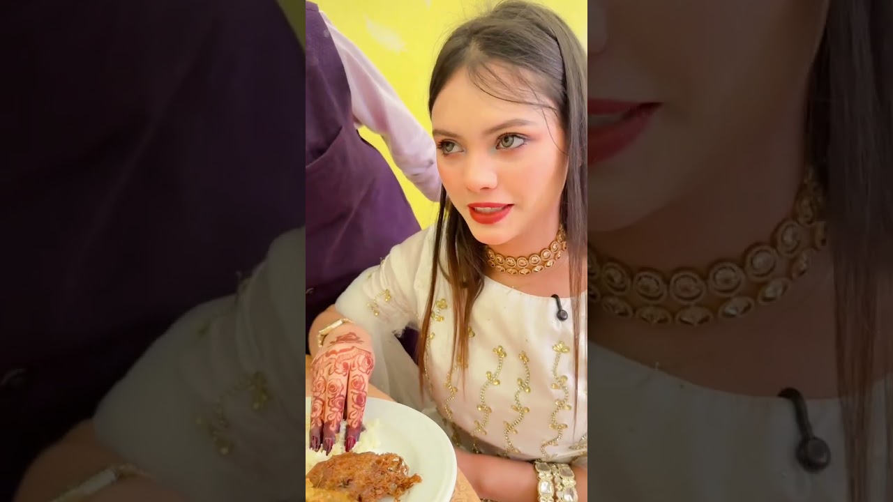 দিশার মিসের বিয়েতে আমি আর দিশা। শাড়ি: Pop's Collection's