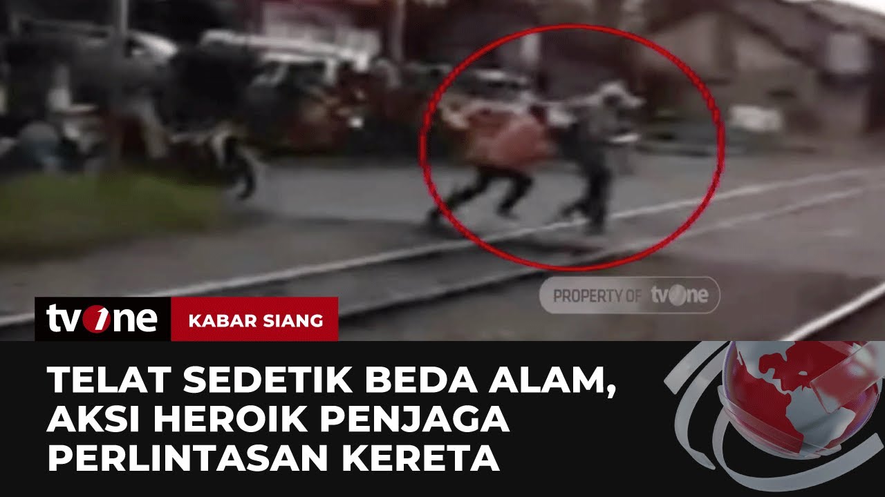 Aksi Heroik Petugas Perlintasan Bertaruh Nyawa Selamatkan Pria yang Nyaris Tertabrak Kereta | tvOne