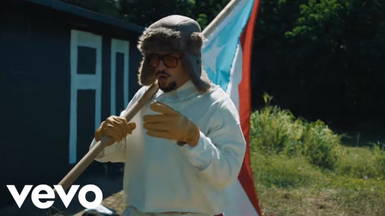 BAD BUNNY - LA MuDANZA (Video Oficial)
