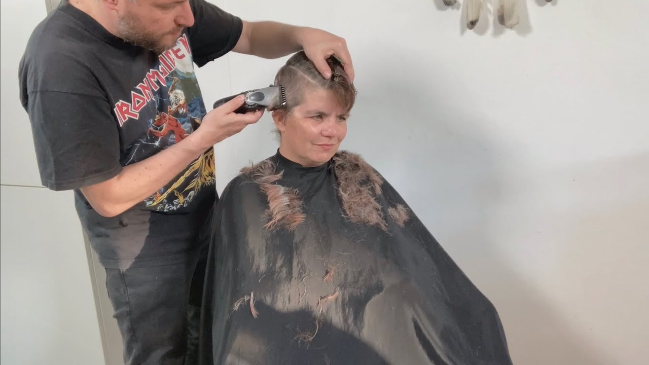 Short hair is a feeling! A surprise buzzcut haircut: 
