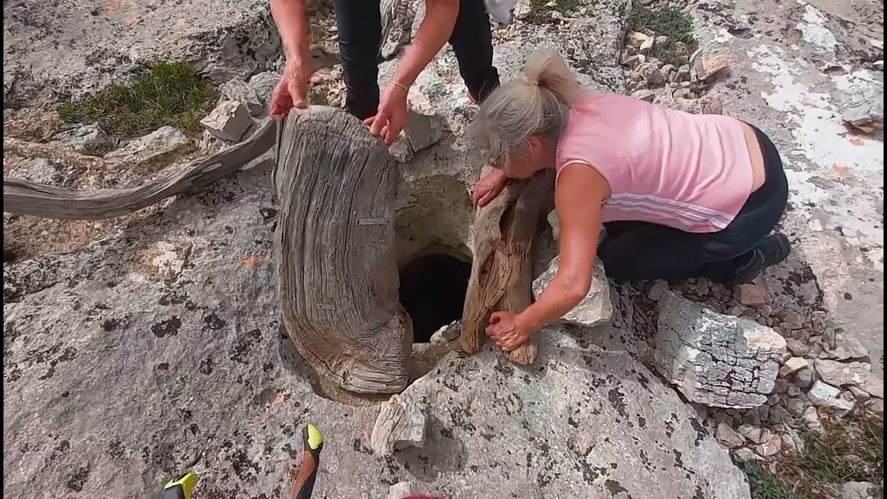 Punta Plummare ( Supramonte di Baunei) con Kena Làkanas