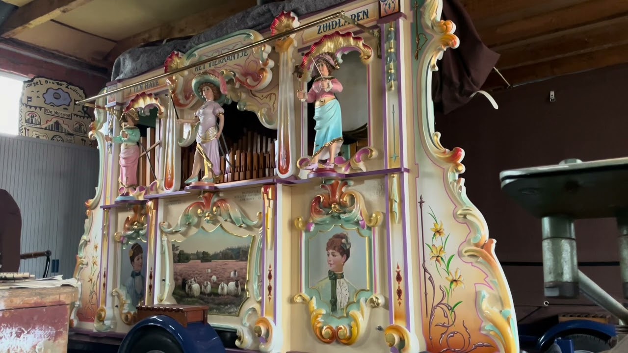 Draaiorgel het Vierkantje speelt nieuw repertoire (september 2024)