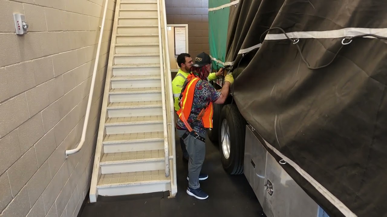 Tarp a Flatbed like a PRO in 2 minutes!