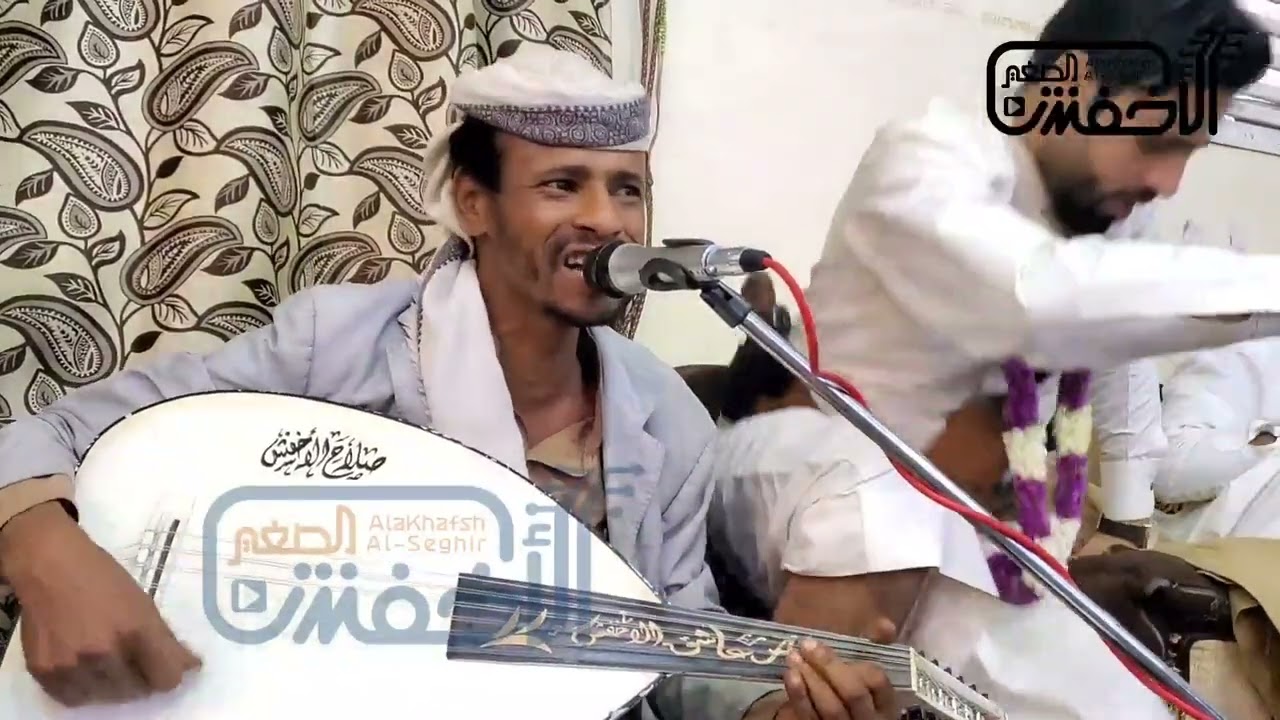 شاهد من قوه حماس الفنان صلاح قام يرقص