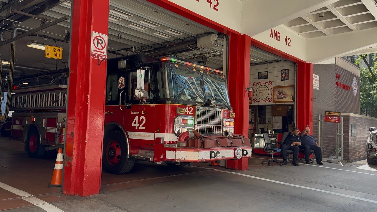 chicago fire department ambulance 42 *Spare* Engine 42 responding & Squad 1 returning