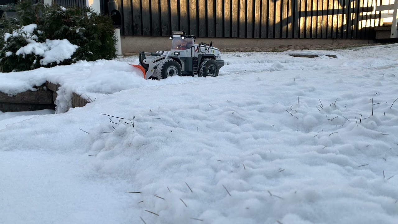 Plowing snow Huina 1583