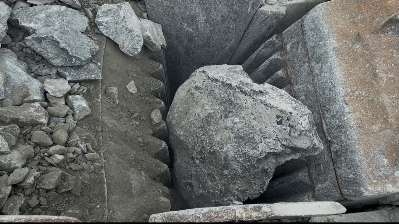 Black Stone Breaking With Jaw Machine  | Stuck stone Here : Rock Crushing 