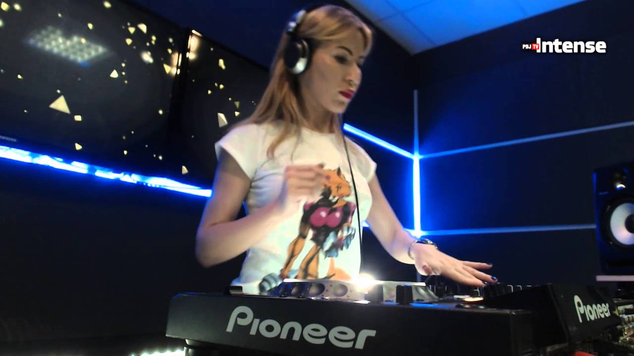 Elya - Live @ Radio Intense 20.04.2016