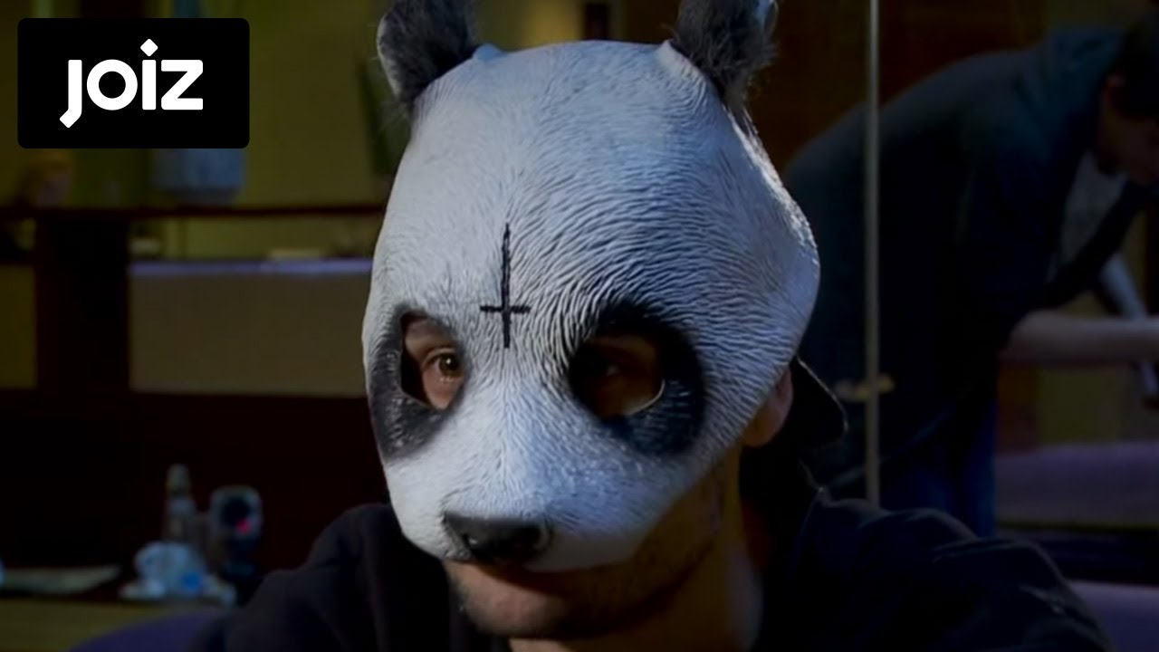 Cro und seine Pandabärin (1/8)