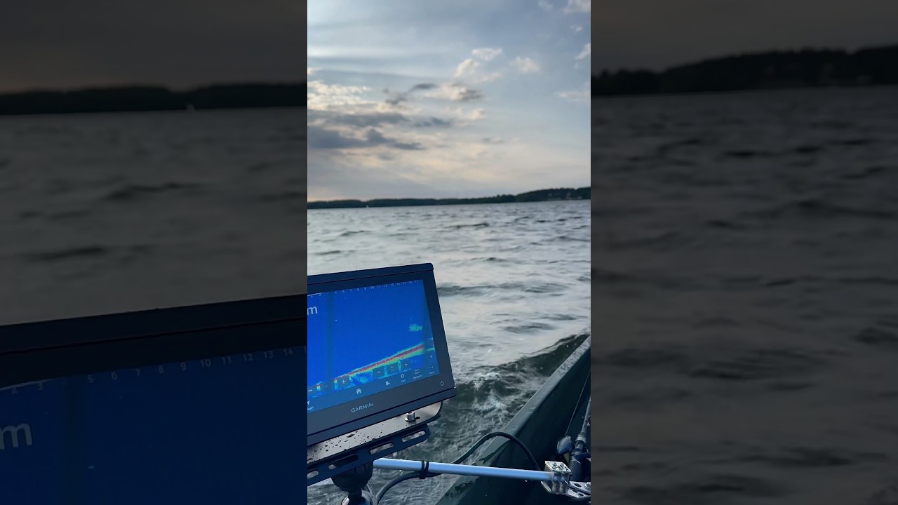 Połączenie tradycji z nową technologią 😉🔥#livescope #garmin #angler #boat #wędkarstwo #fishing