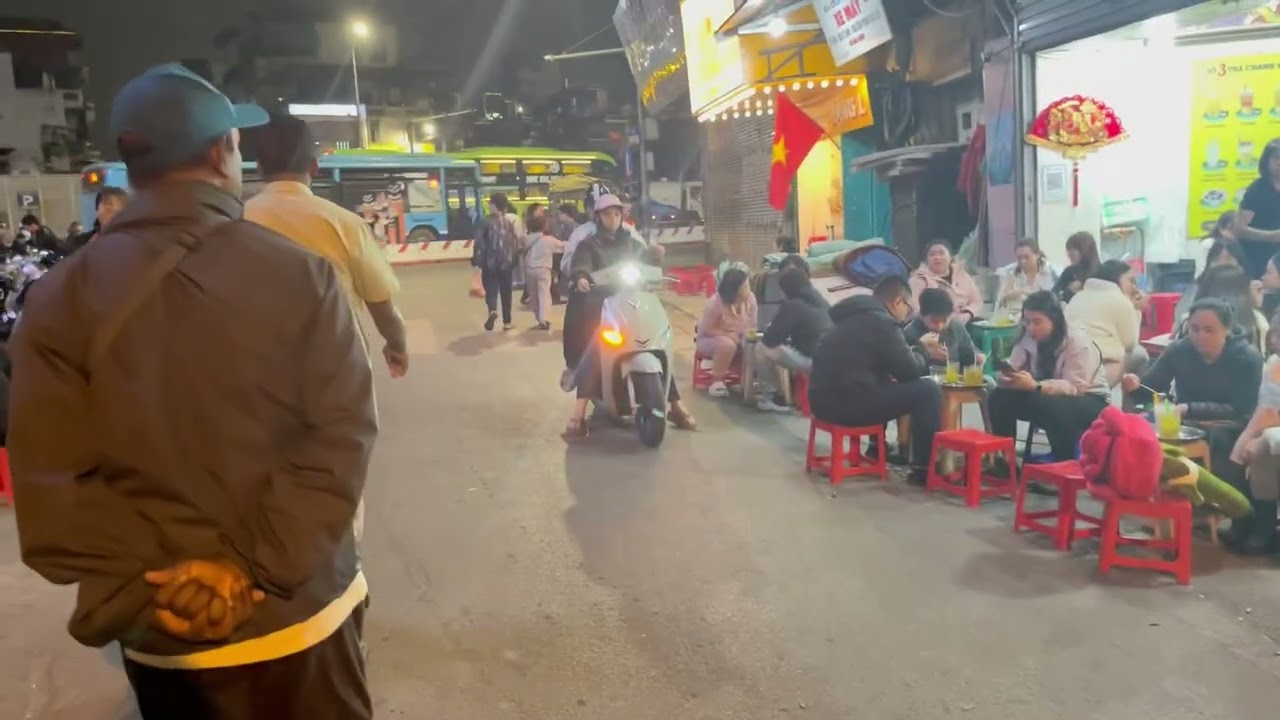 Cooking on a Dining Table! Eating Instantly! A Street in Vietnam തീ൯മേശയിൽ വേവിക്കുന്ന കാഴ്ച! 