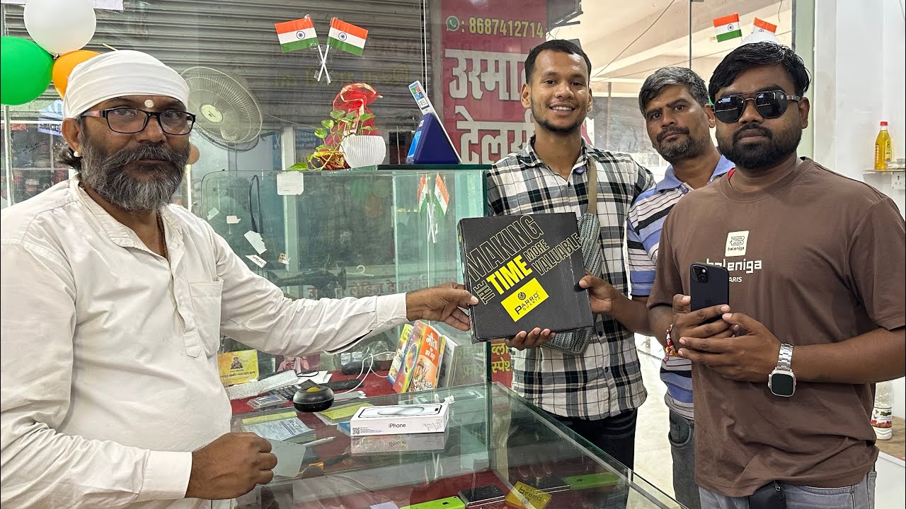 नेपाल से आये भईया IPHONE लेने |