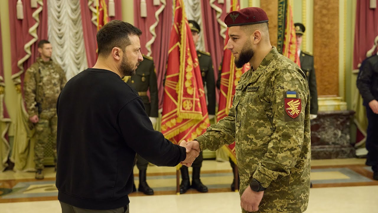 Володимир Зеленський нагородив воїнів Десантно-штурмових військ із нагоди їхнього професійного свята