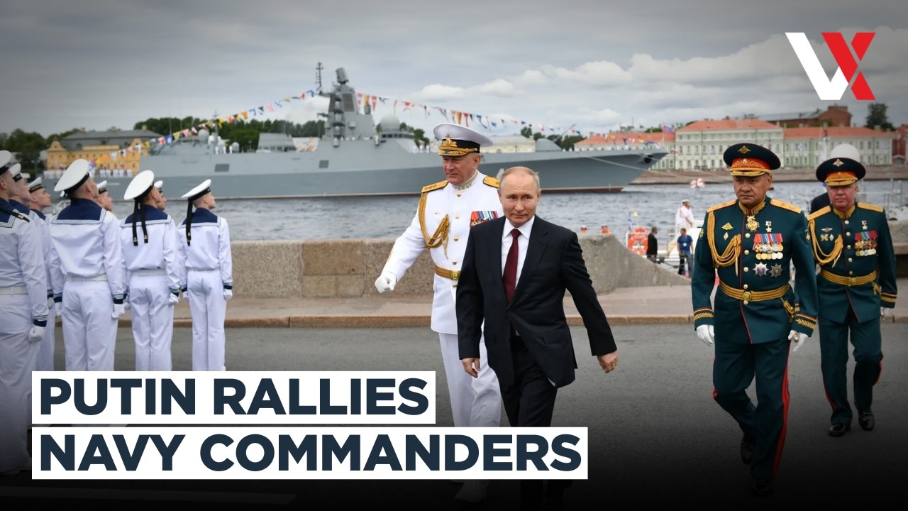 Putin spotyka się z dow&oacute;dcami rosyjskiej marynarki wojennej, wręcza nagrody marynarzom i recenzuje flotę w Dniu Marynarki Wojennej Rosji | VERTEX