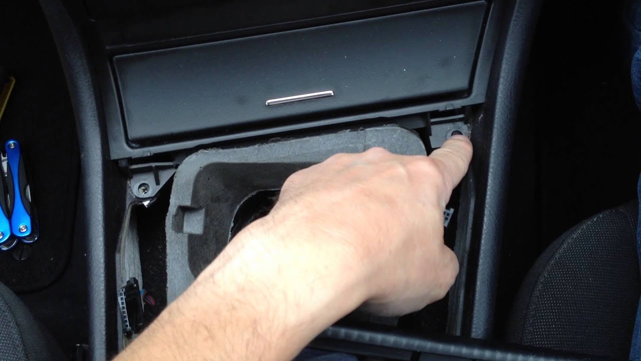 Demontaz zapalniczki Gniazda 12 v BMW E46