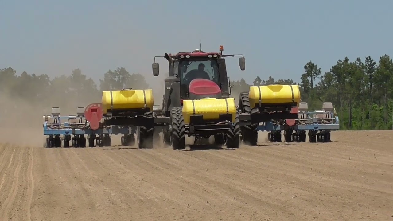 CASEIH MAGNUM305 PLANTING PEANUTS WITH A MONOSEM PLANTER. BRIDGES FARMS 2022 PEANUT PLANTING