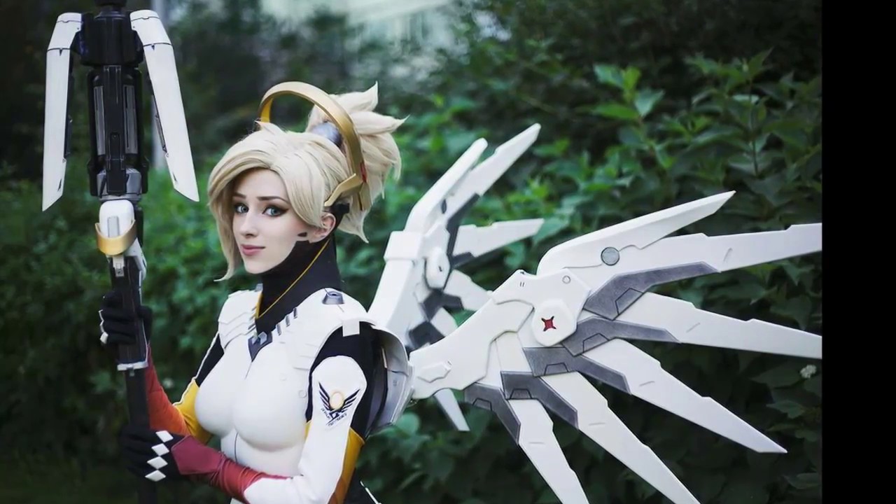 Overwatch Mercy Cosplay