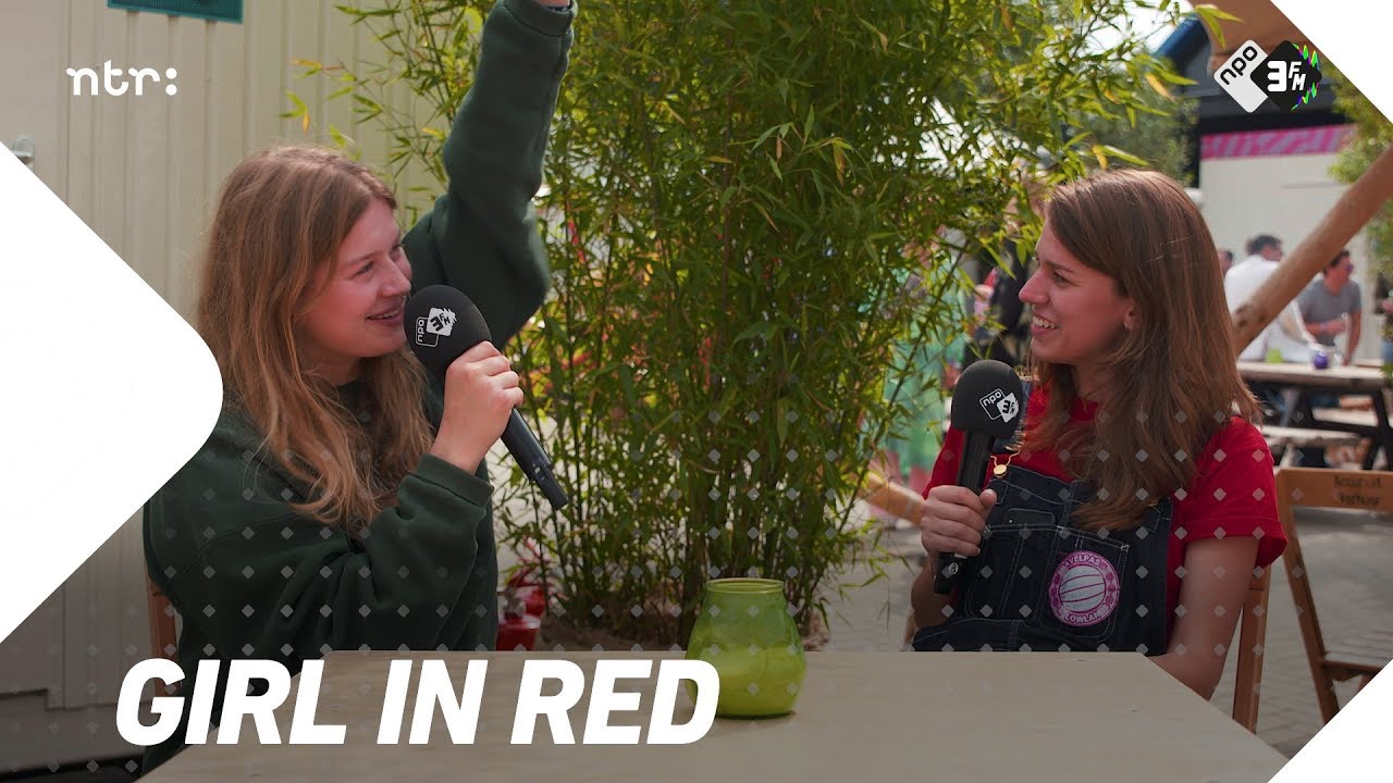 Does Girl In Red see herself as a role model for other girls? | Interview Girl In Red | 3FM