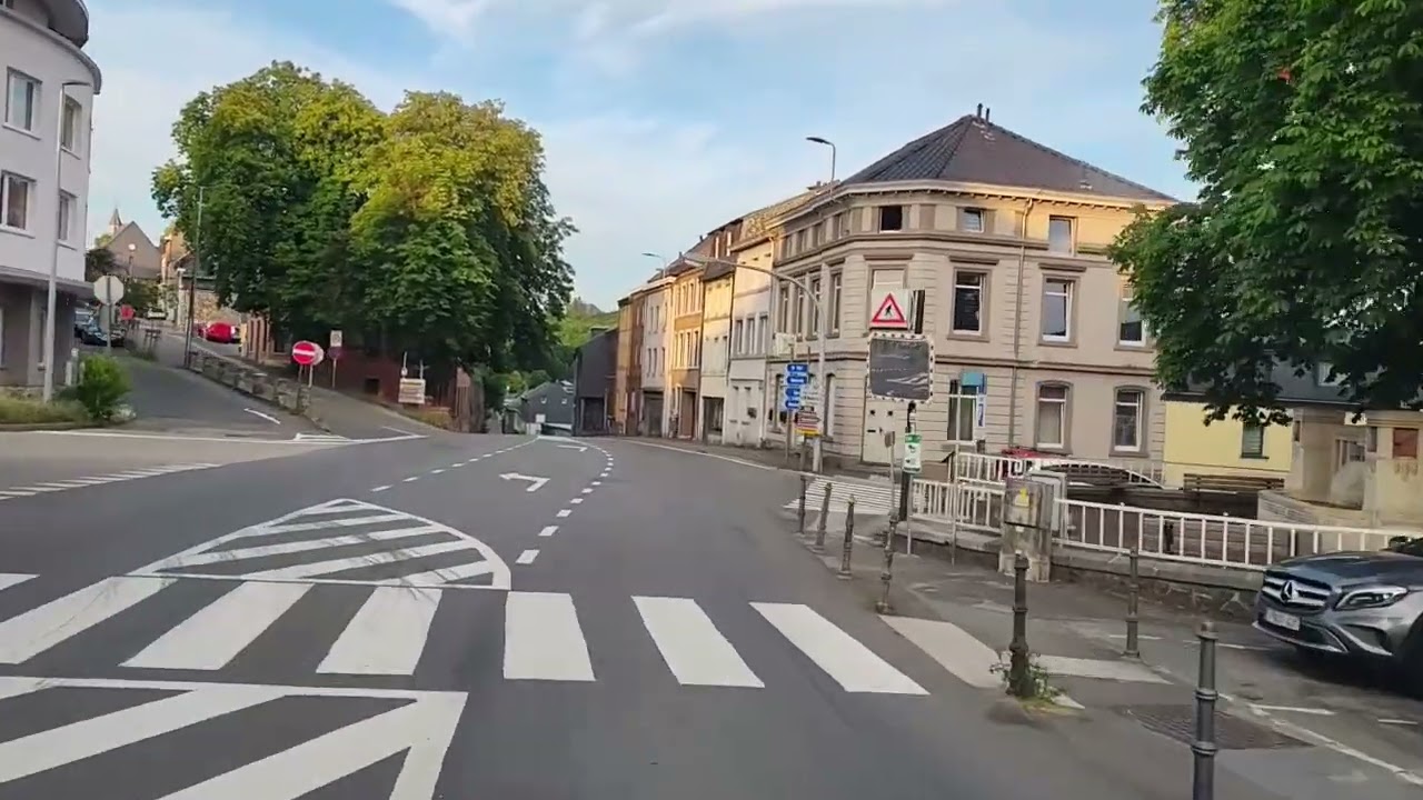 Eupen in Belgien - Fahrt durch die Stadt juni 2025