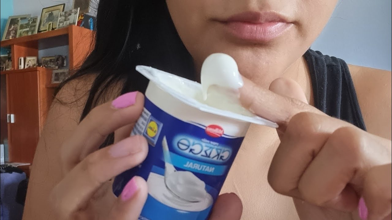 ASMR comiendo Yogurt con el dedo sin hablar