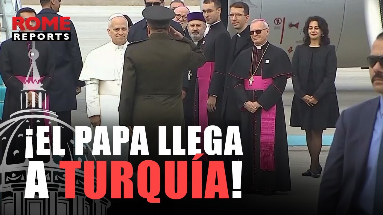 El PAPA aterriza en TURQUÍA y da comienzo su primer viaje apostólico - VÍDEO