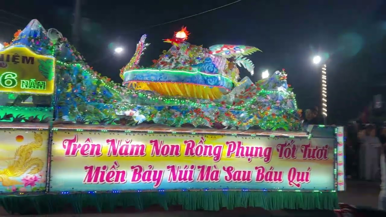 Đoàn xe hoa mừng đại lễ đản sinh Đức Huỳnh Giáo Chử