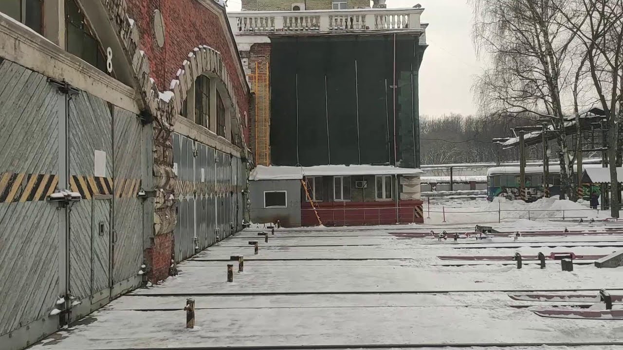 Выезд поезда Русич из электродепо 