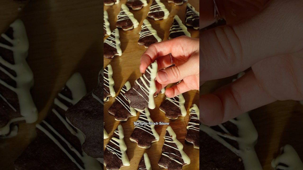 Plätzchensorte 32/61: Marzipan-Kirsch-Bäume 🎄🍒 