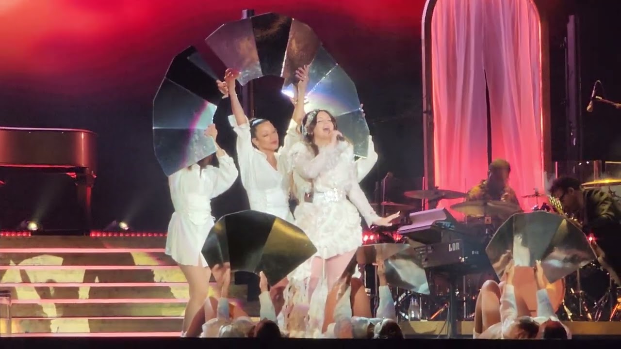 Lana Del Rey - Summertime Sadness @festivaleteqc July 2023