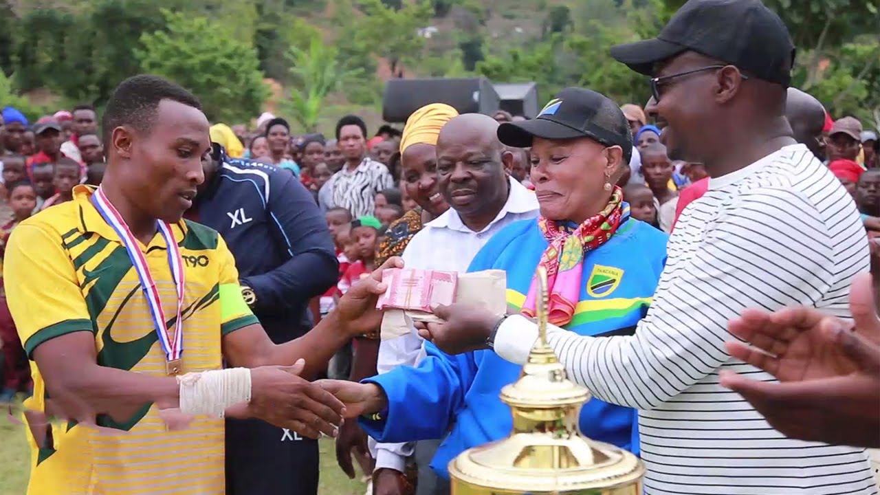MBUNGE ANNA KILANGO ATOA MIL 2.4 KWA VIJANA 