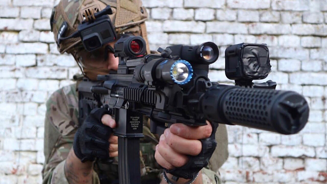 Extremely Close Quarter Airsoft Battle (Room Clearing)