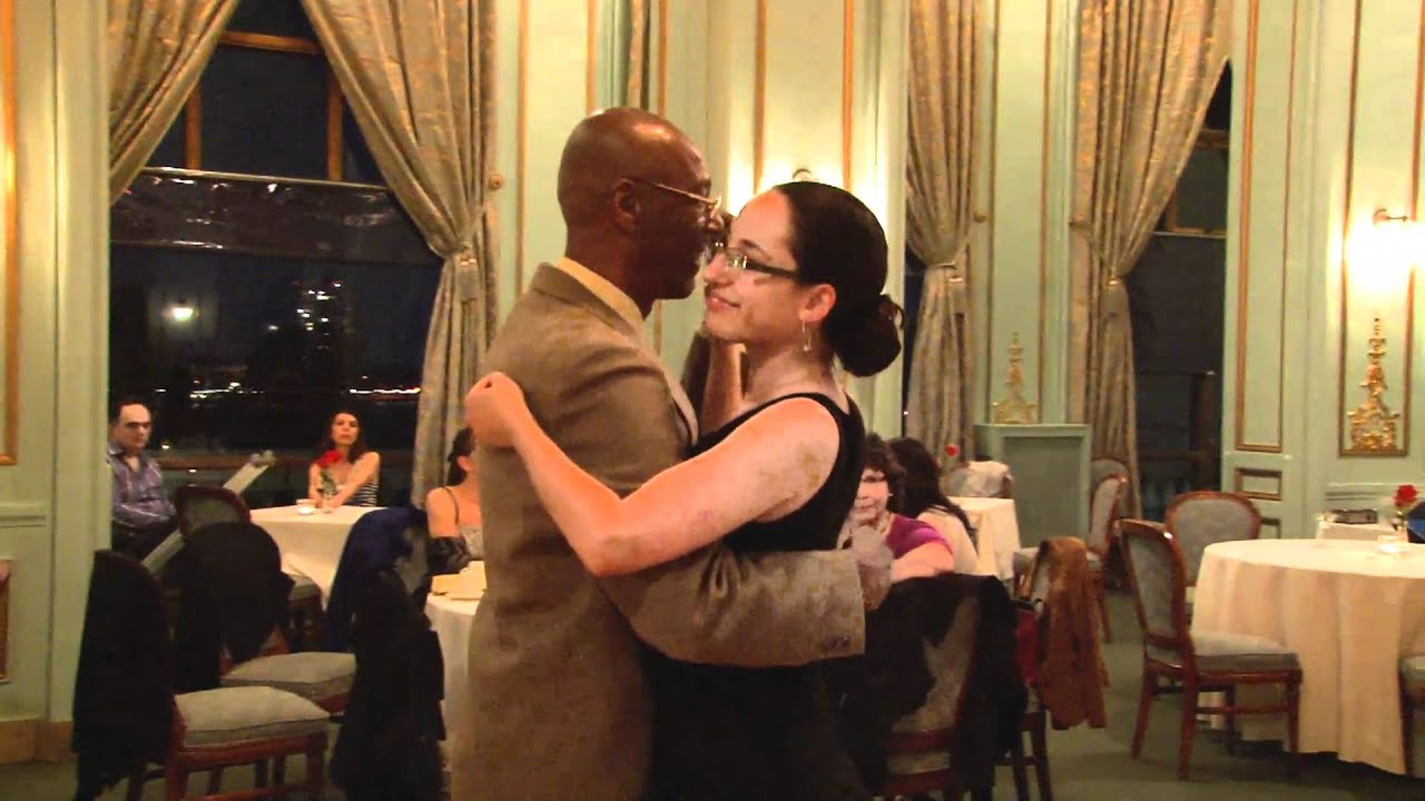 ELEGANTE! - traditional Cuban music dance party - Roberto Borrell