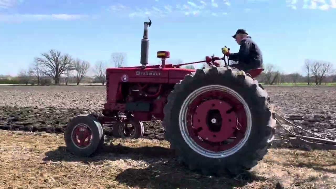 Billl Burnham’s 1952 Super M-Farmall/ 4 bottom plow Dennys Carb Shop Header & Cam Shaft Carb +M&W