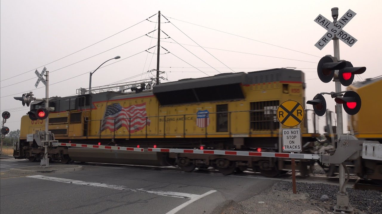 [New Gate Barriers] UP 8515 Coal Train South, Athens Ave. Railroad Crossing, Lincoln CA