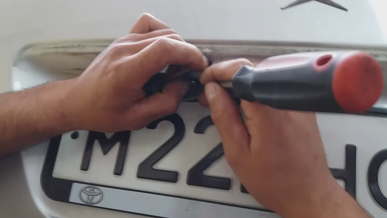 Замена лампочки подсветки номера на Мерседесе W210