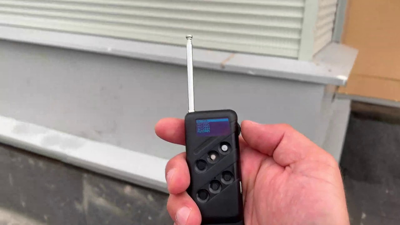 Operation of a self-learning remote control with an automatic roll-shutters