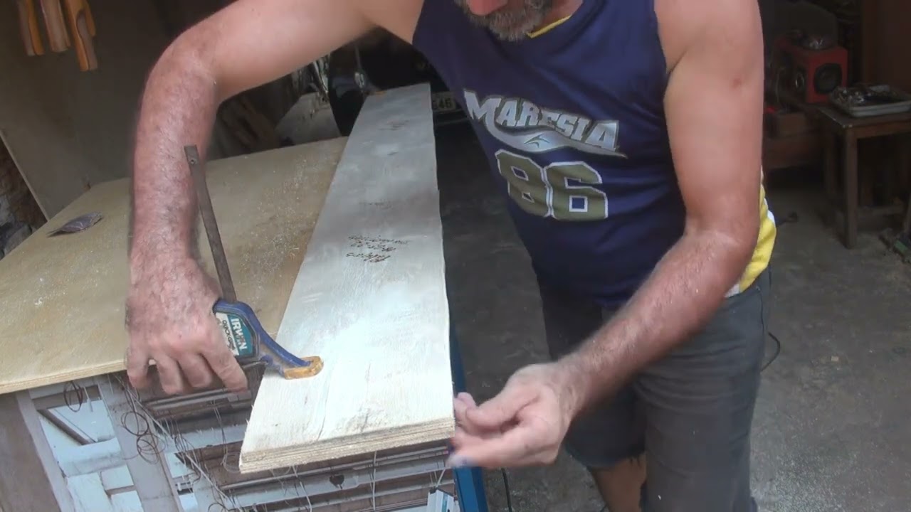 APARELHANDO PEDAÇO DE COMPENSADO COM TUPIA.
