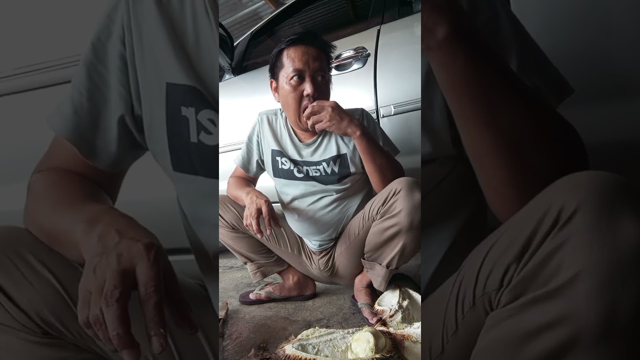 MasyaAllah puasnya makan durian dan rambutan...