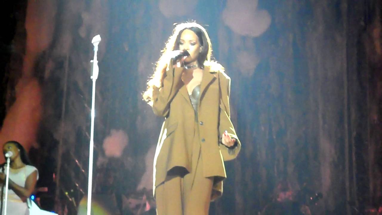 Rihanna @ Lille ; Stade Pierre Mauroy (23.07.16) - FourFiveSeconds - ANTI World Tour HD