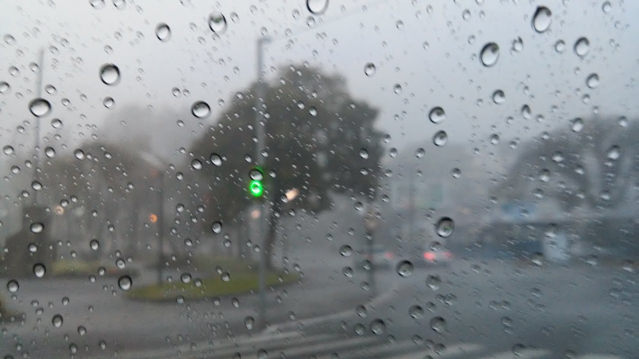 Dirigindo na chuva (volta para casa)
