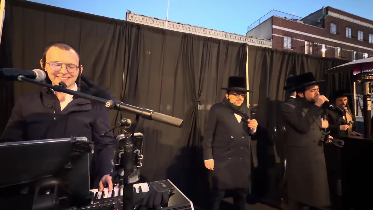 Beautiful emotional chuppa Lipa schmeltzer & Mliech Brunstein & shira choir & Yossi Sthindig @ Moshe