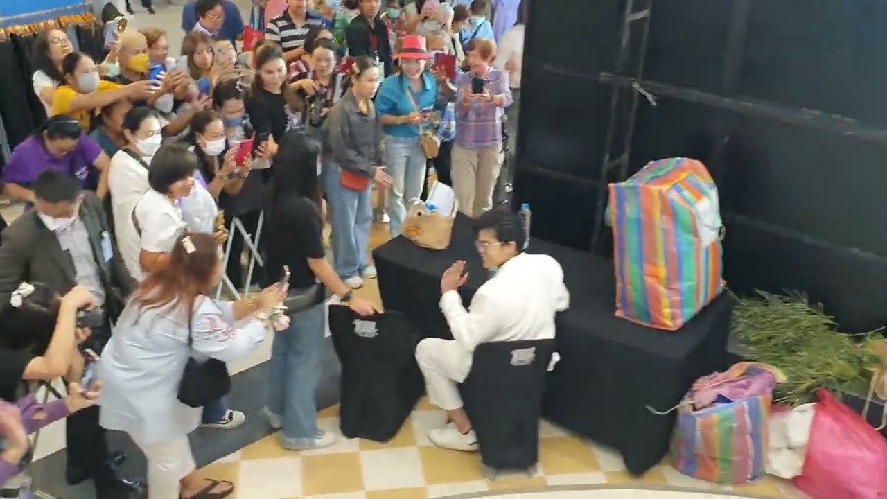 ลูกชายถึงแล้วชุดขาวเท่ -  ไรอัล กาจบัณฑิต | เดอะมอลล์ โคราช | 11.5.2567 | แอบเที่ยวกัน