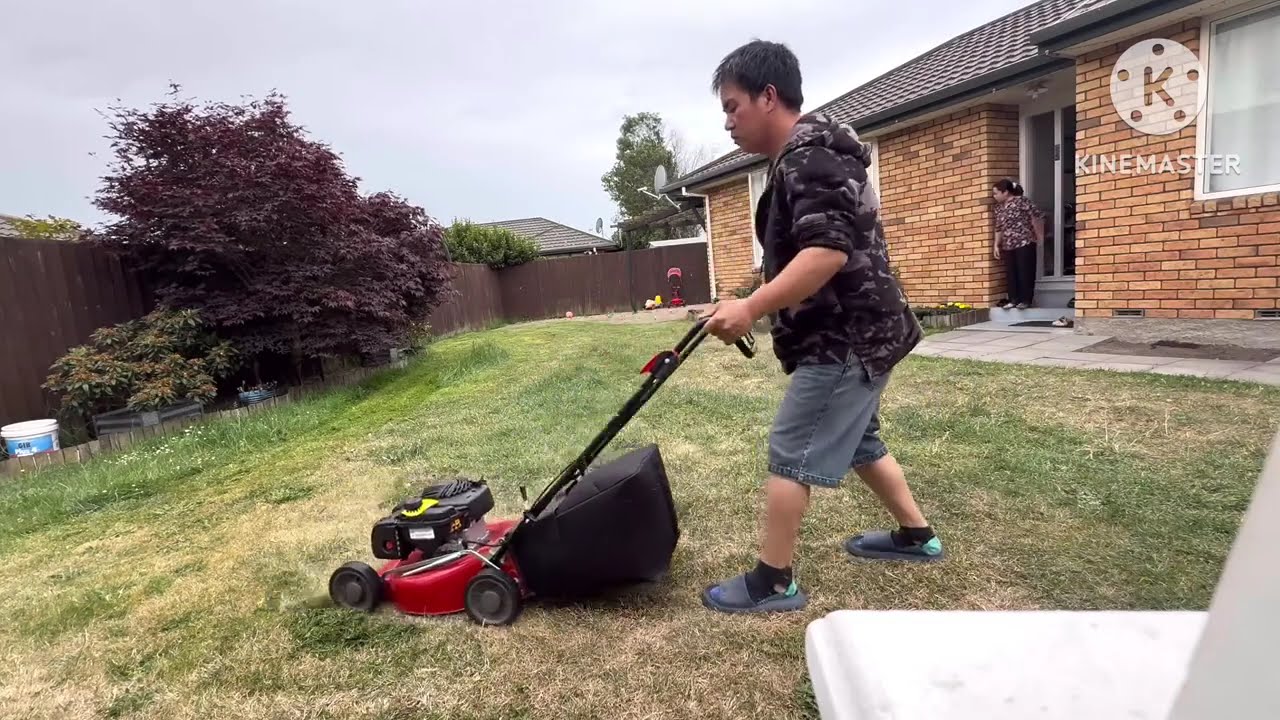 Mowing our lawn with Morrison storm 400 lawn mower