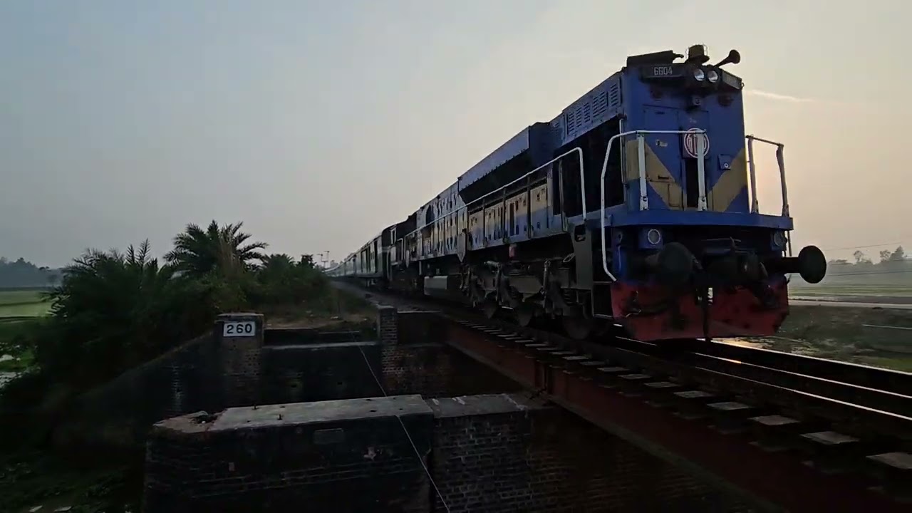 পঞ্চগড়গামী ৭০৫ একতা এক্সপ্রেস যখন রাণীনগর ব্রিজ থ্রু যায় || Bangladesh Railway ||