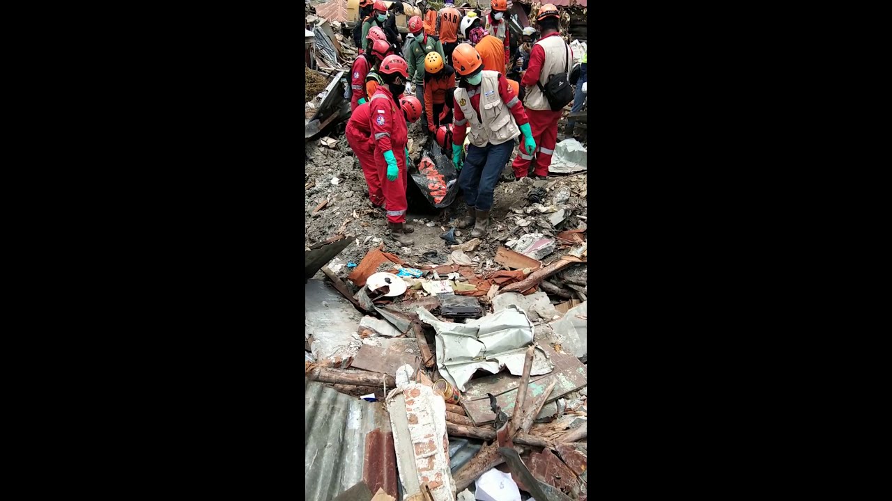 Saat evakuasi korban perumnas balaroa palu (sul-teng)berlangsung