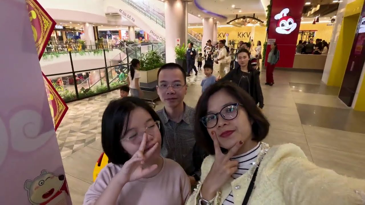 Hai chị em đi Khu vui chơi Wolfoo World Aeon Mall Hà Đông ngày mùng 5 Tết Bính Ngọ 2026