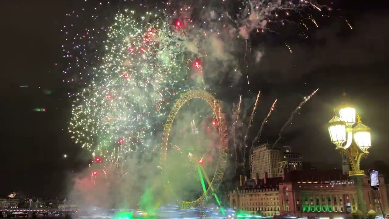 New Year’s Eve 2023 Fireworks | London Eye | 4K | WHITE ZONE #newyear2023  #londonfireworks