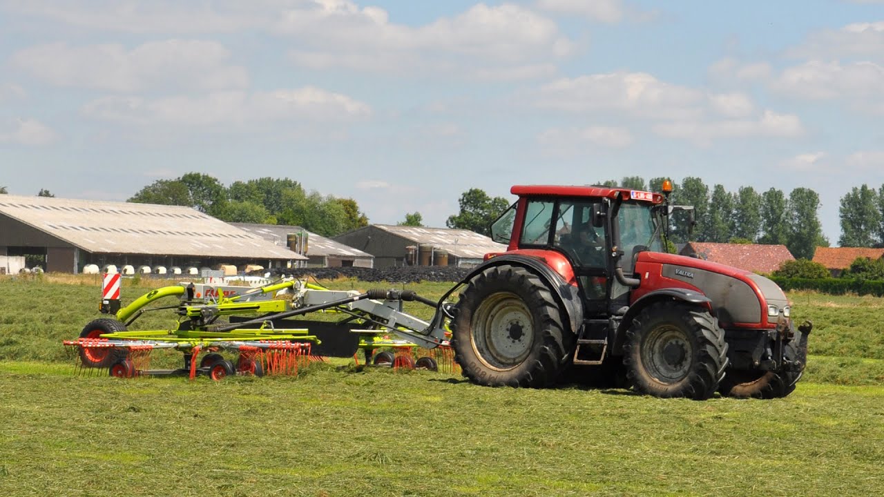 Valtra T160 & Claas Liner 2800 - gras harken