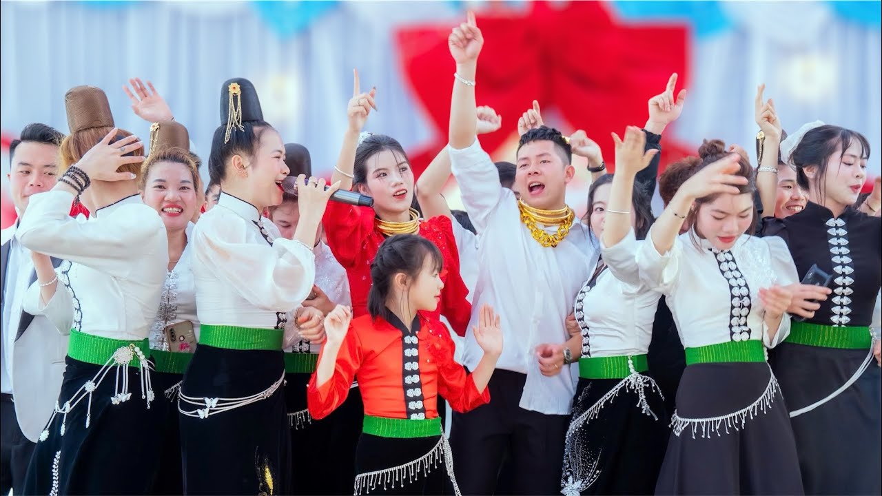 NHẠC NHẢY TẾT 2026 Đ&Aacute;M CƯỚI NG&Agrave;Y MƯA NGƯỜI TH&Aacute;I BẢN B&Uacute;A BON - VĂN BỈNH & L&Ograve; THẮM