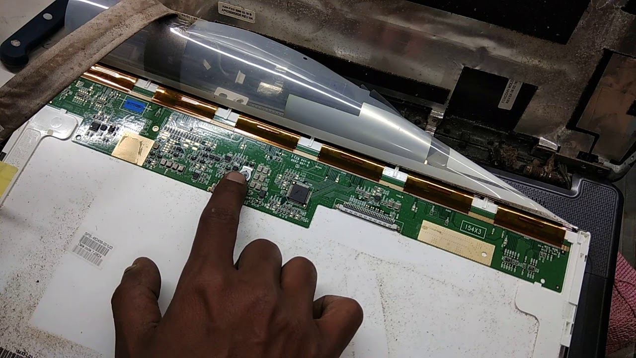 Compaq display vertical line